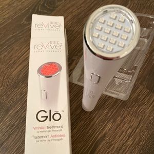 Glow Wrinkle Treatment by ReVive Light Therapy